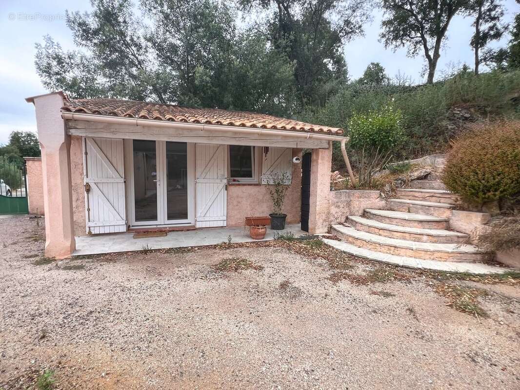 Maison à BAGNOLS-EN-FORET