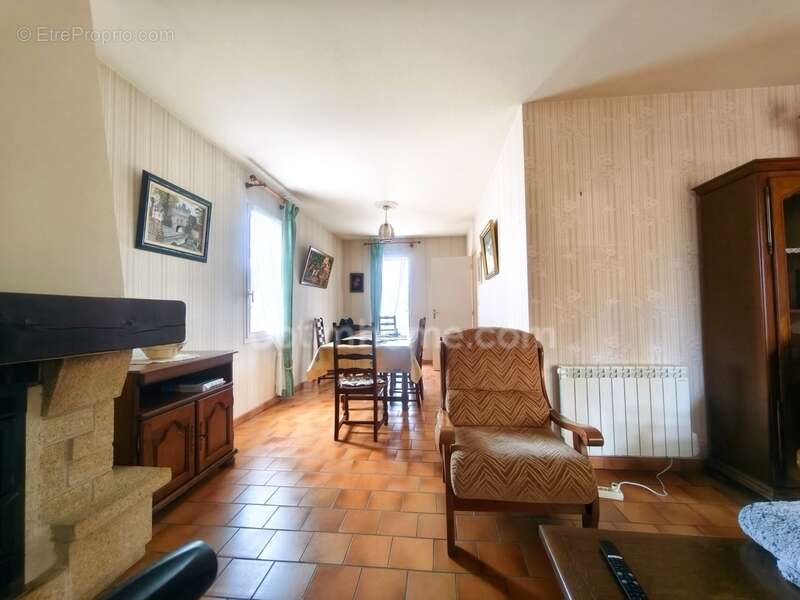 Maison à AZE
