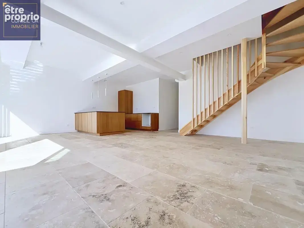 Maison entièrement rénovée de 125 m² – 4 chambres, garage et jardin - photo 3