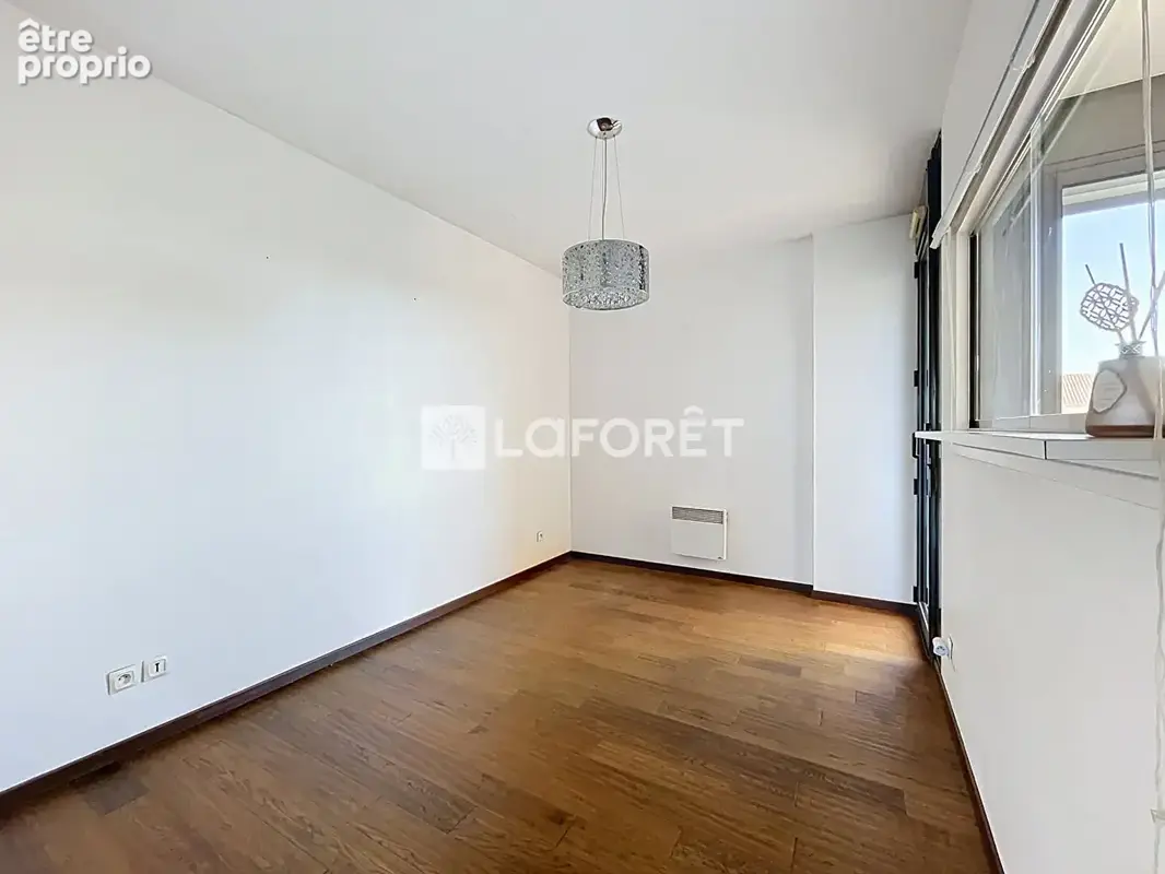 Secteur Mairie - Appartement T3 - 97.51m2 - photo 7