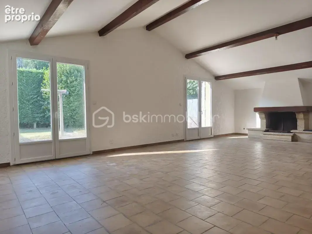 Maison individuelle, en ville, avec garage et jardinet. Trois chambres - photo 3