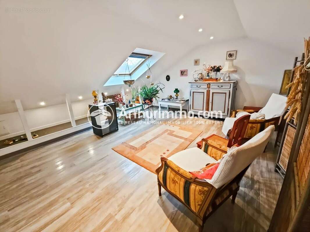 Maison à SAINT-PIERRE-DU-PERRAY