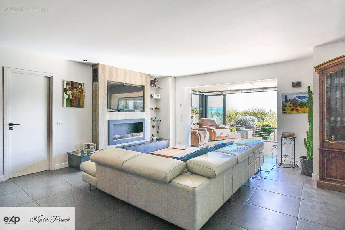 Kyela Puech- ep luxury présente villa de 2 chambres avec deux studios indépendants, piscine, terrain constructible, vue imprenable sur Villelaure, proche Pertuis et Aix-en-Provence - Maison à VILLELAURE