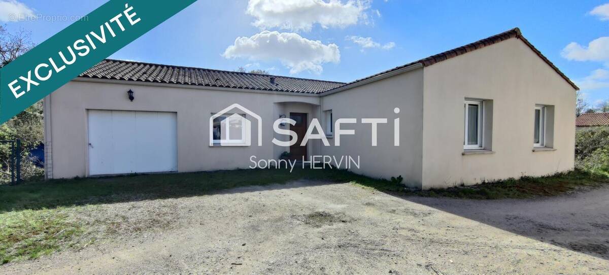 Photo 1 - Maison à LA CHAIZE-LE-VICOMTE