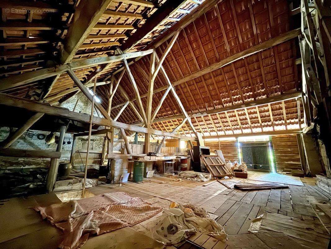 Maison avec grange et terrain constructible - photo 7