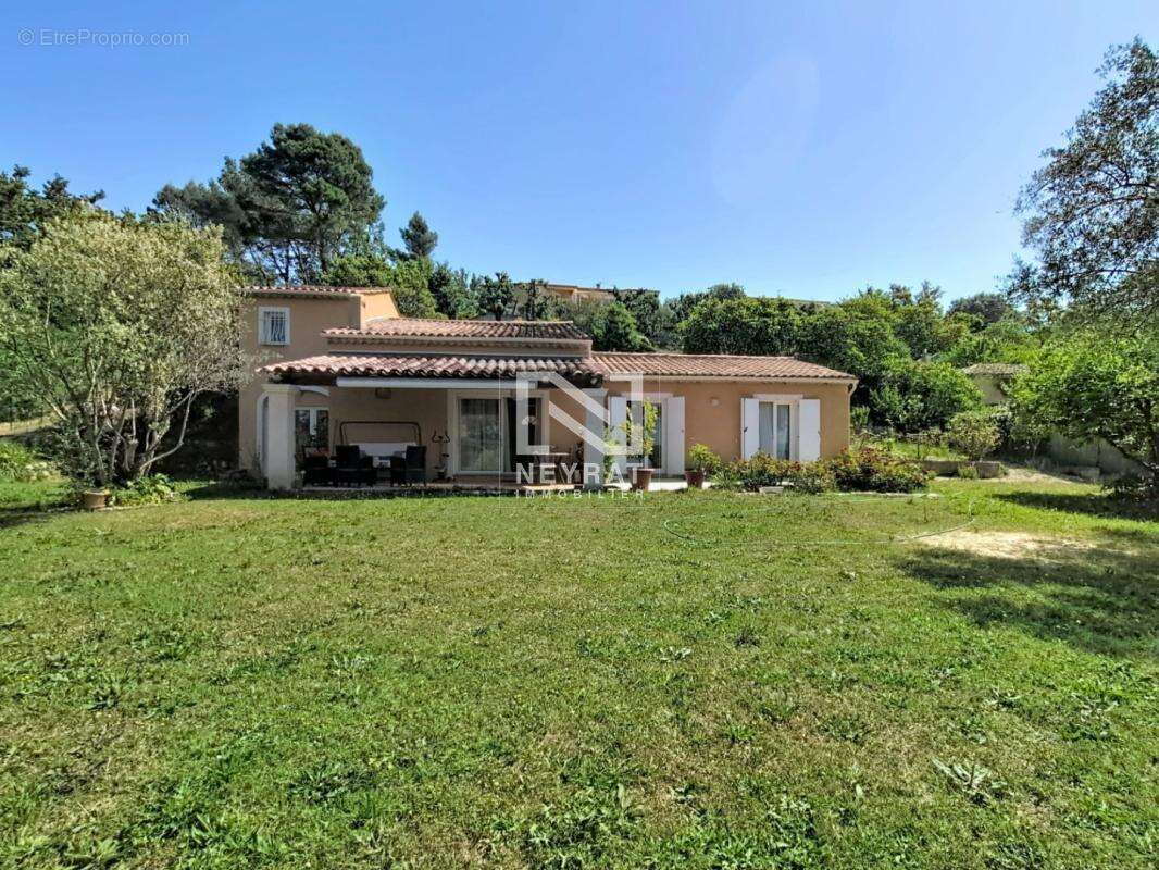 Maison à TOURRETTES