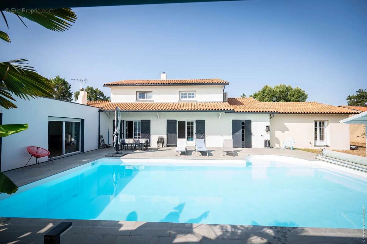 Propriete avec  4 chambres et piscine - cisse - photo 3