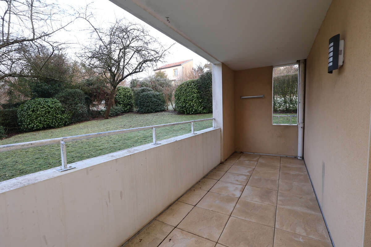 LAXOU , Au Calme Bel appartement F1 entièrement meublé de 27 m2 avec Terrasses et box de stationnement - photo 11