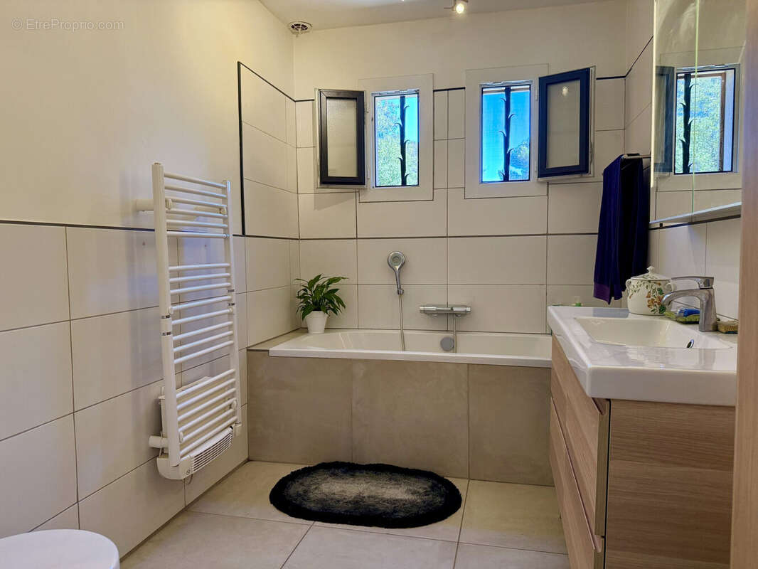 Dickjan POPPEMA d'eXp France vous propose une belle villa avec vue, piscine et 4 chambres - Maison à PIERREVERT