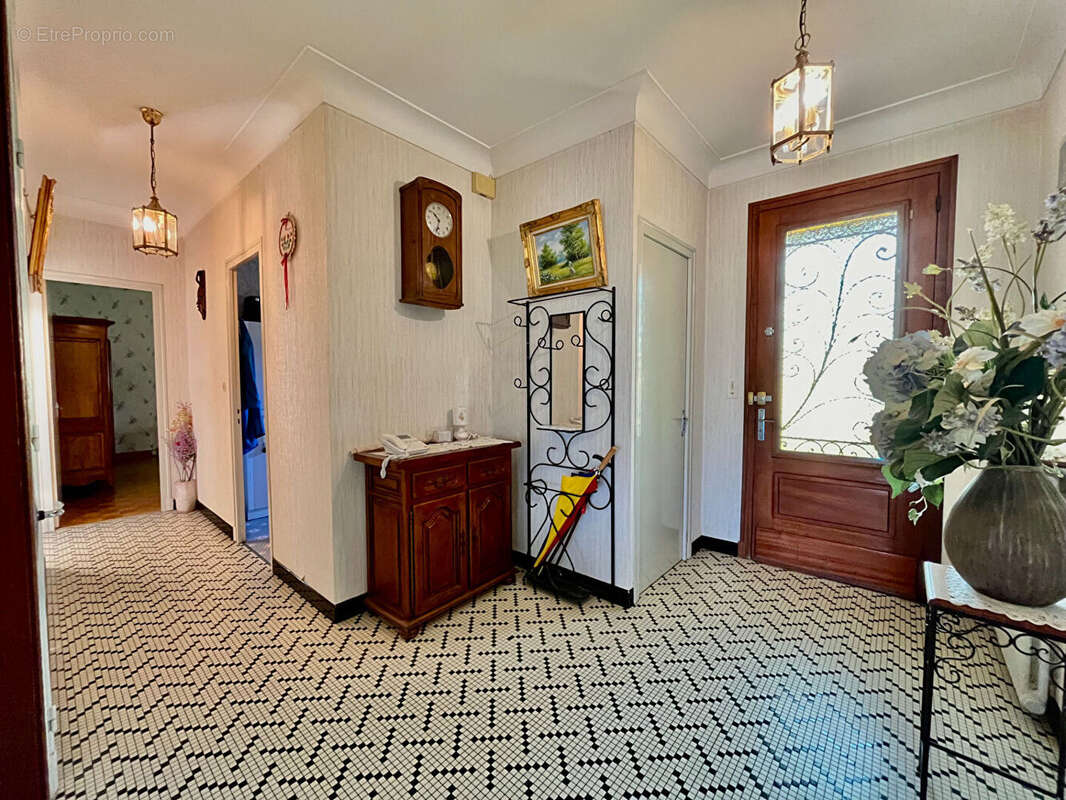 Située à Castelmoron-sur-Lot, au coeur d'un quartier calme et recherché, cette agréable maison de plain-pied offre une surface h - photo 5