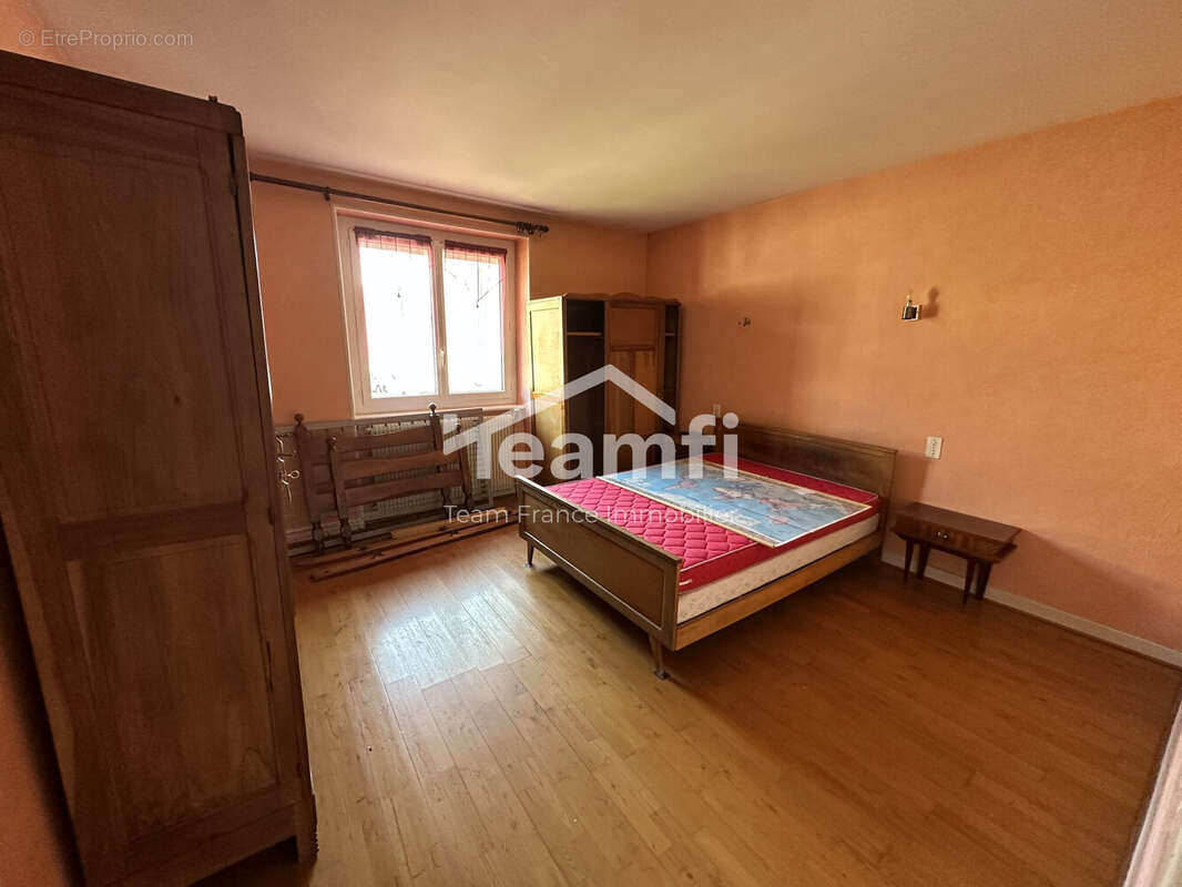 Maison à LA MONNERIE-LE-MONTEL