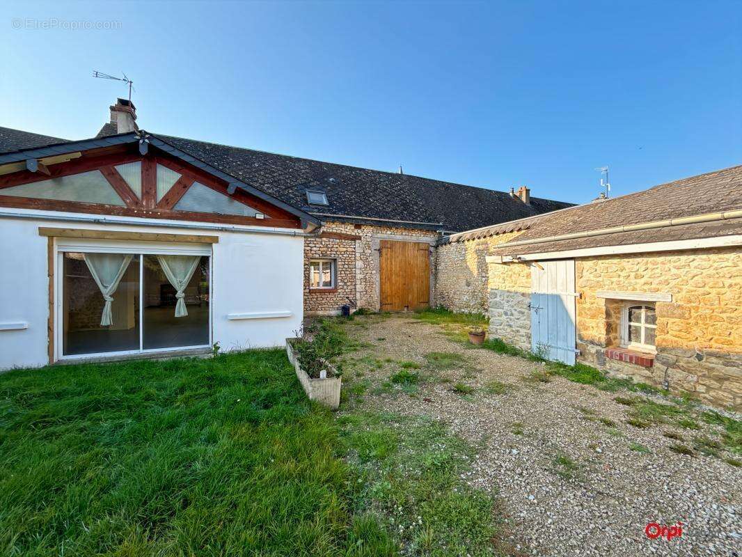 Maison à BAZOCHES-EN-DUNOIS