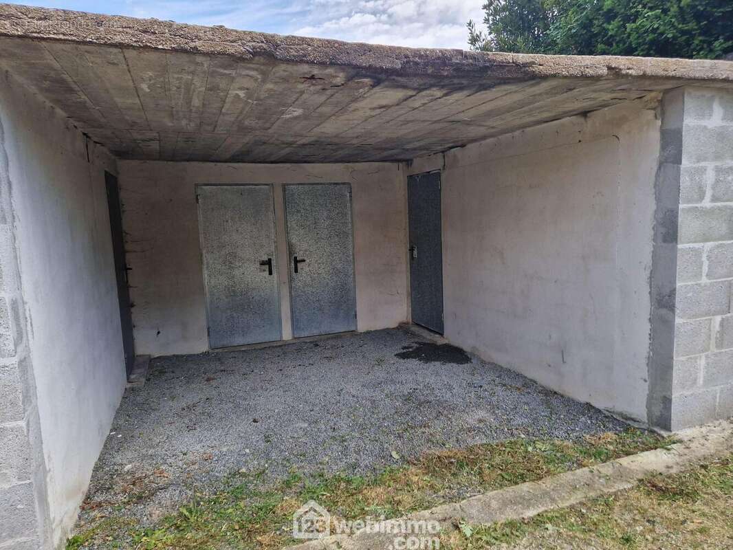 4 caves dans dépendance en fond de parcelle. - Appartement à LA ROCHE-SUR-YON