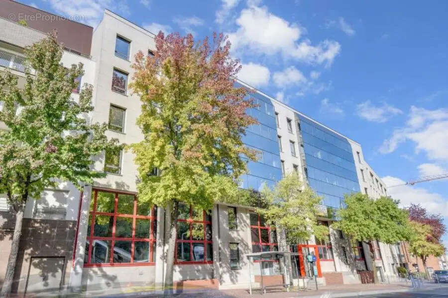 Commerce à ISSY-LES-MOULINEAUX