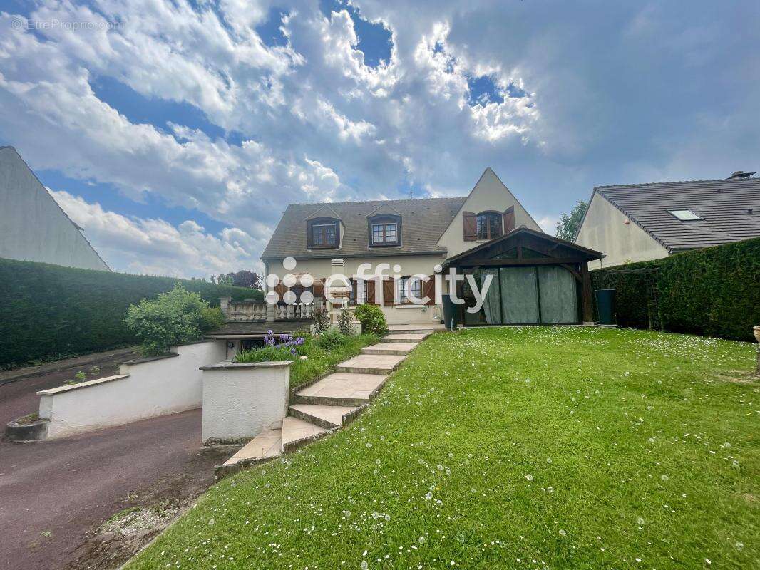 Maison à VER-SUR-LAUNETTE