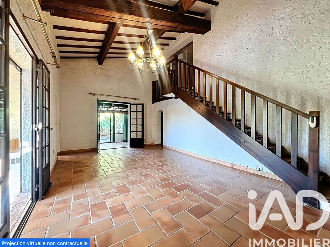 Photo 8 - Maison à ROQUEBRUNE-SUR-ARGENS