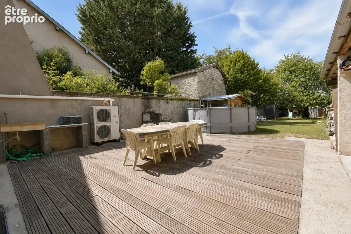Maison avec terrasse et jardin. - photo 4