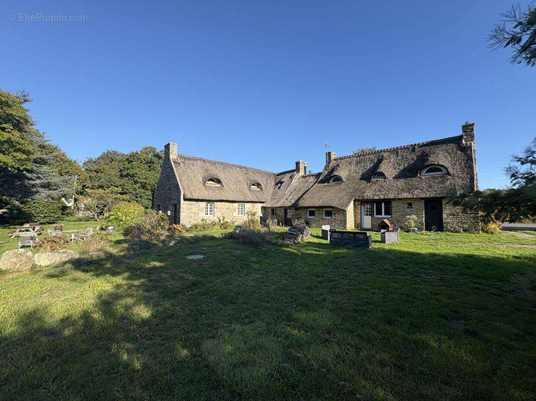 A vendre RIEC SUR BELON (29340) Ensemble de 2 Chaumières 11 pièces 3 chambres 275 m2 - photo 4