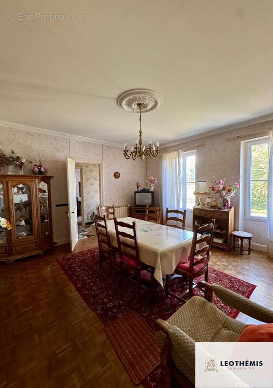 Maison à LES MATHES