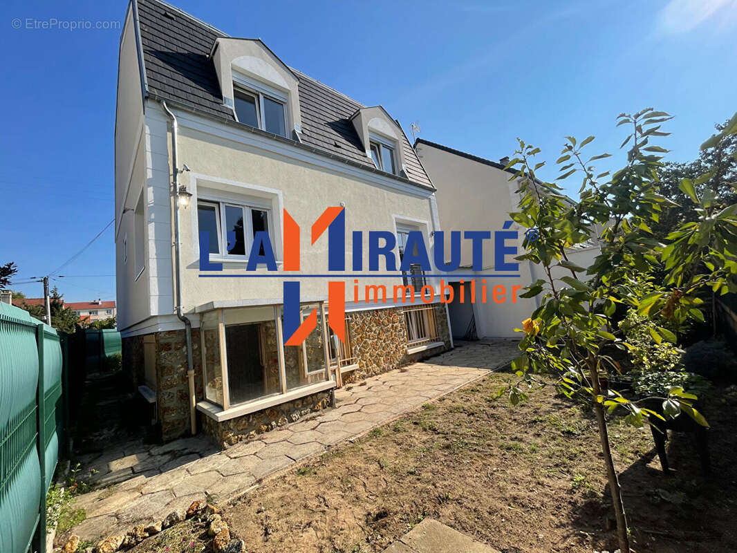 Maison à SARTROUVILLE