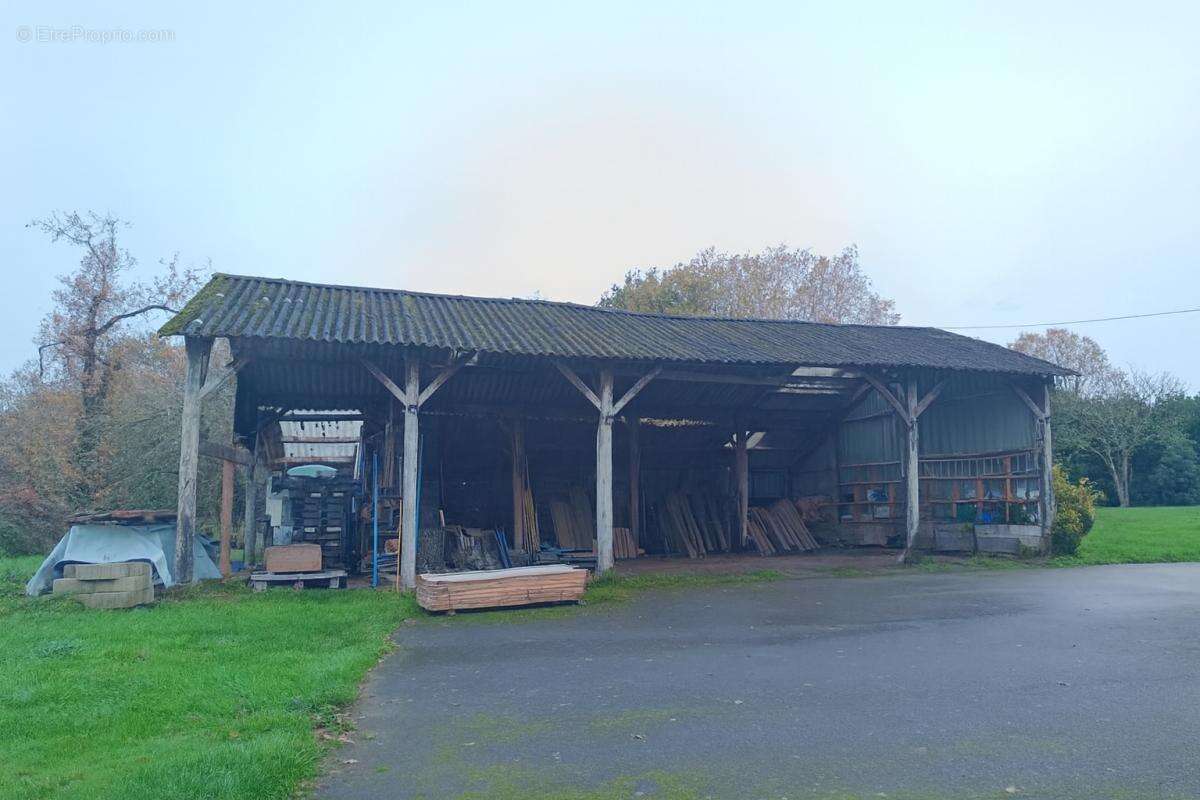 Maison à CLEDEN-POHER