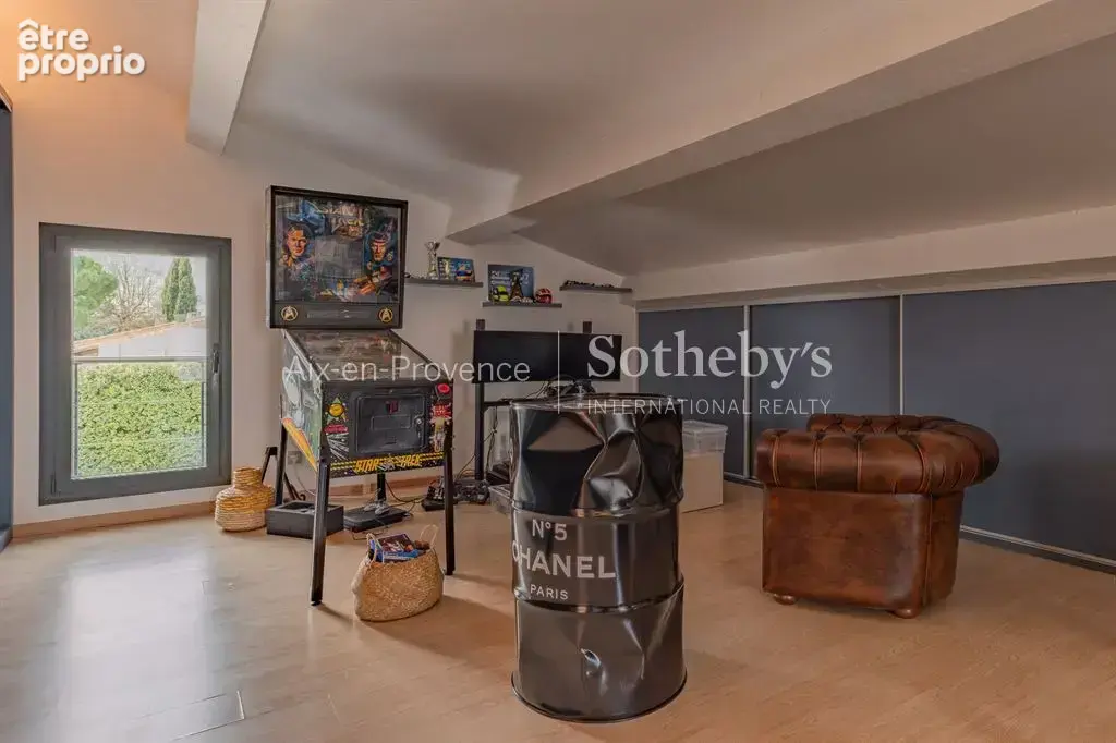Propriété contemporaine de 250 m² sur un terrain arboré de 4 000 m² - photo 11