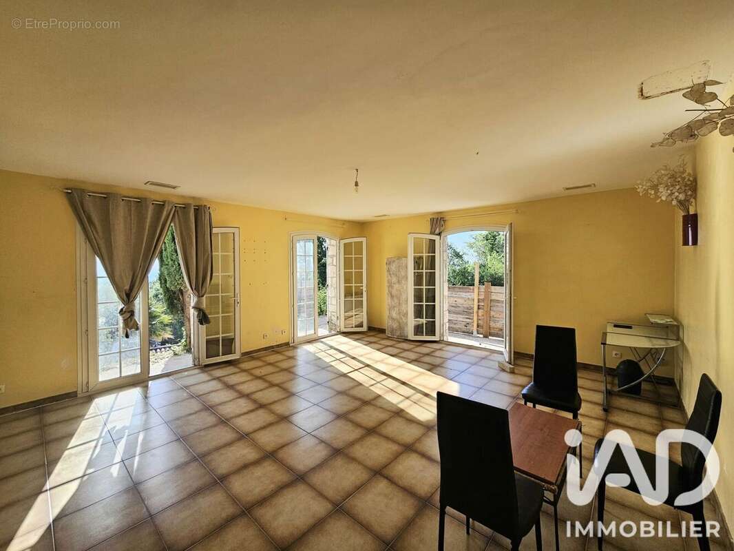 Photo 5 - Maison à SAINT-JULIEN-DE-PEYROLAS