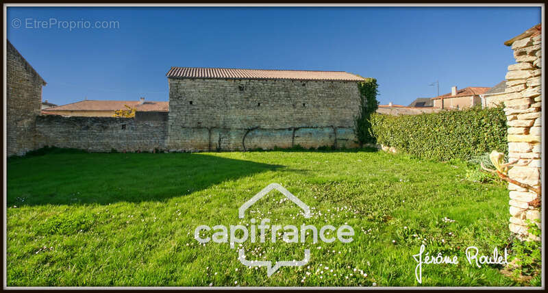 Terrain à CHAMPIGNY-LE-SEC