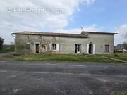Maison à CLUSSAIS-LA-POMMERAIE