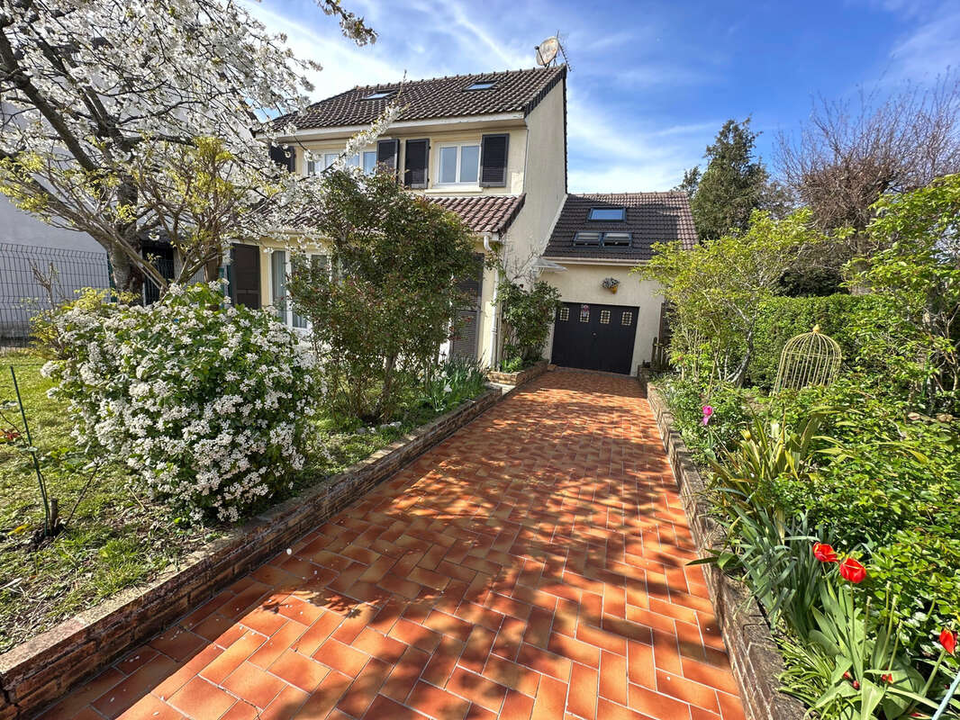 Maison à COURCOURONNES