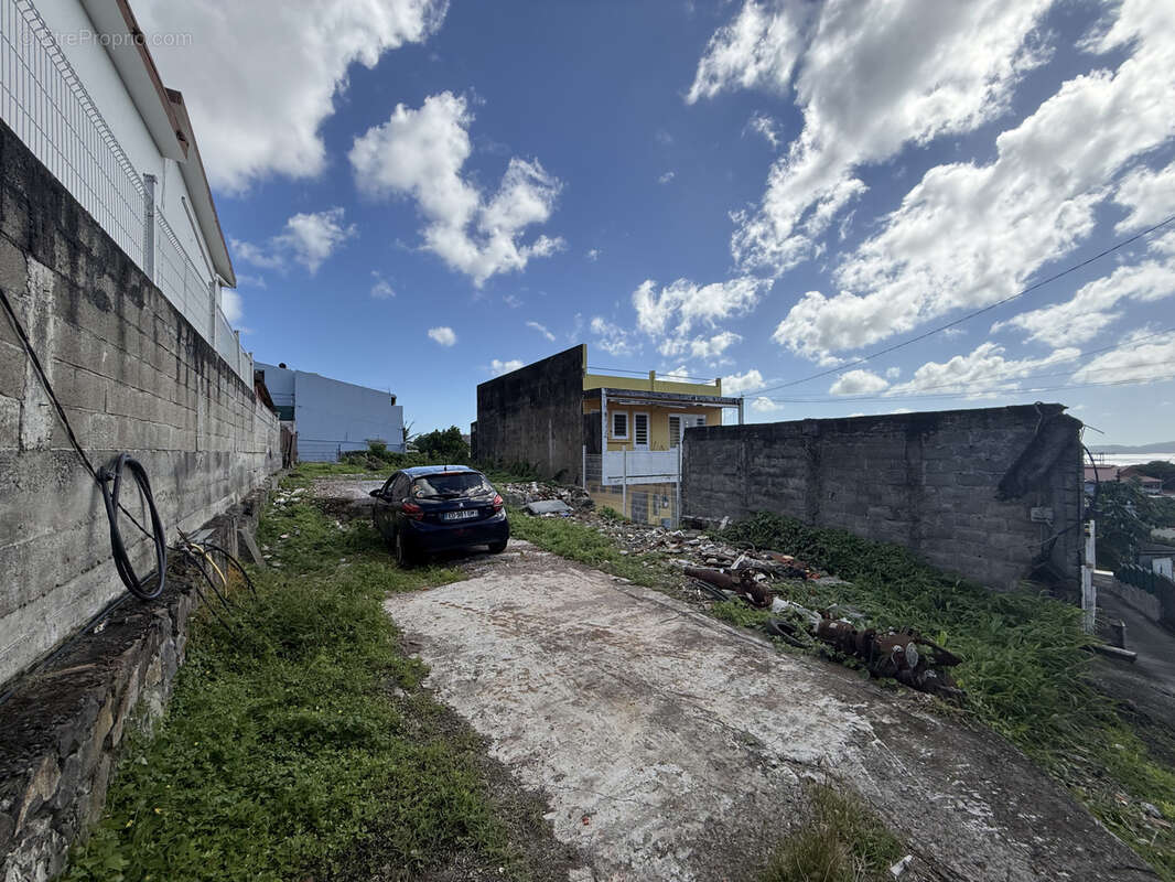 Terrain à FORT-DE-FRANCE