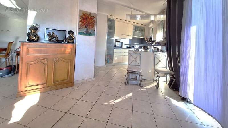 Appartement à MARSEILLE-4E