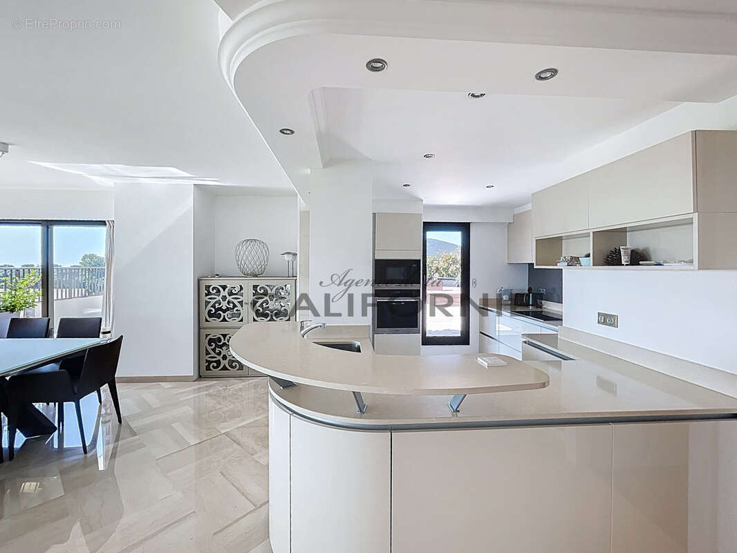 Appartement à MANDELIEU-LA-NAPOULE