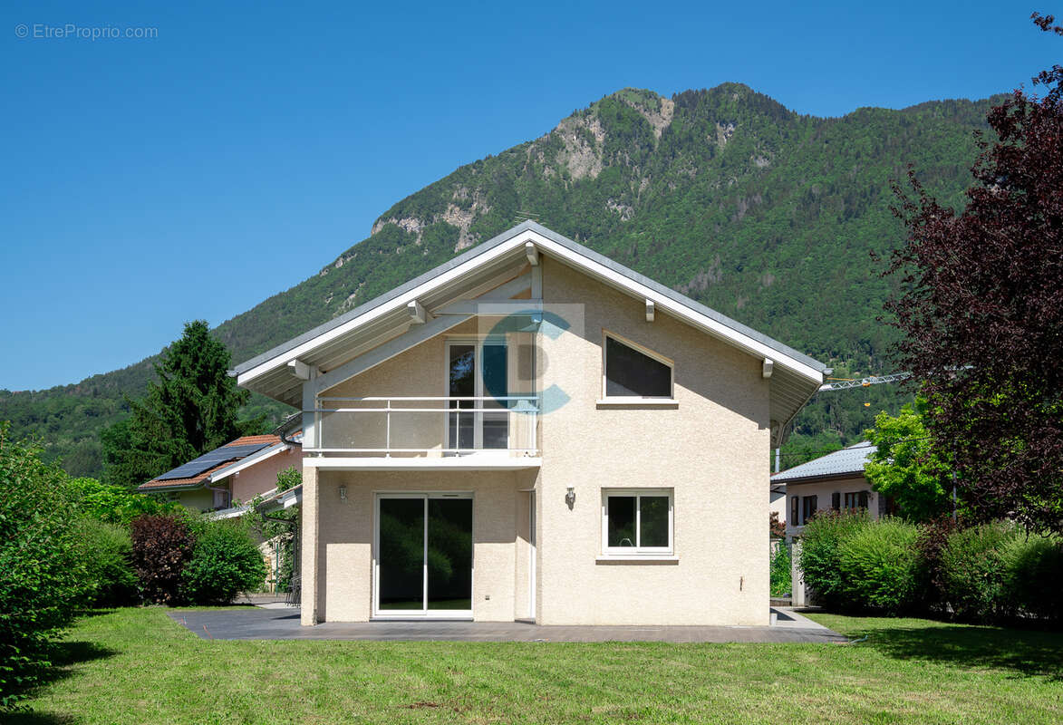 Maison à MARIGNIER