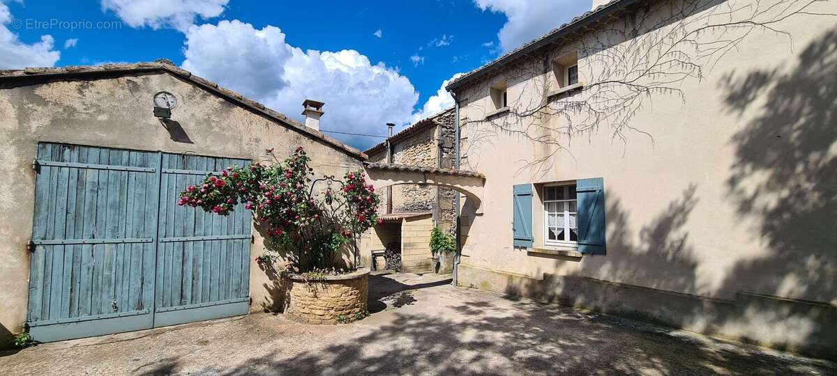 Maison à COLLIAS