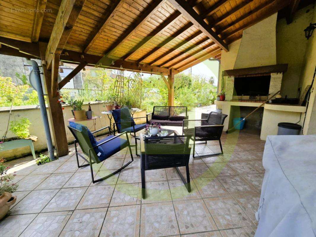 Maison à SAINT-BONNET-SUR-GIRONDE