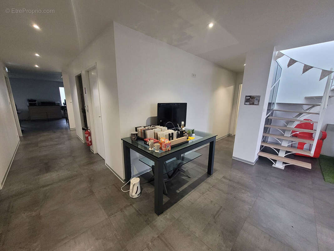 Commerce à MONTAIGU