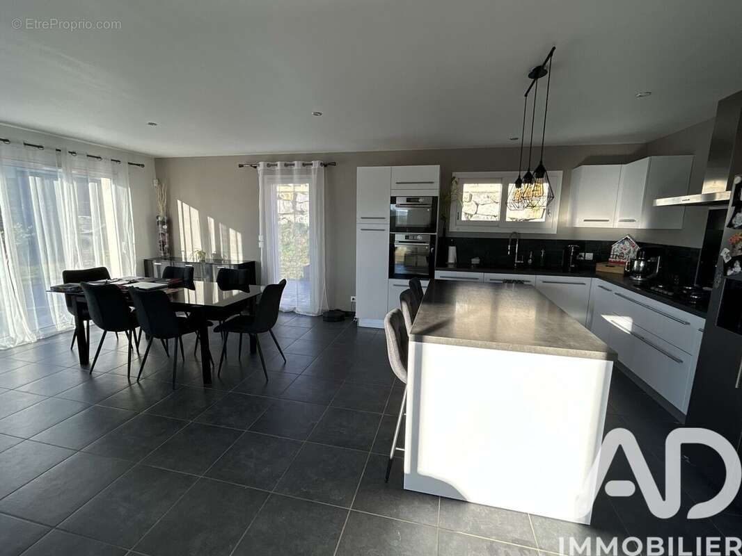 Photo 3 - Maison à SAINT-GERVAIS-SUR-ROUBION