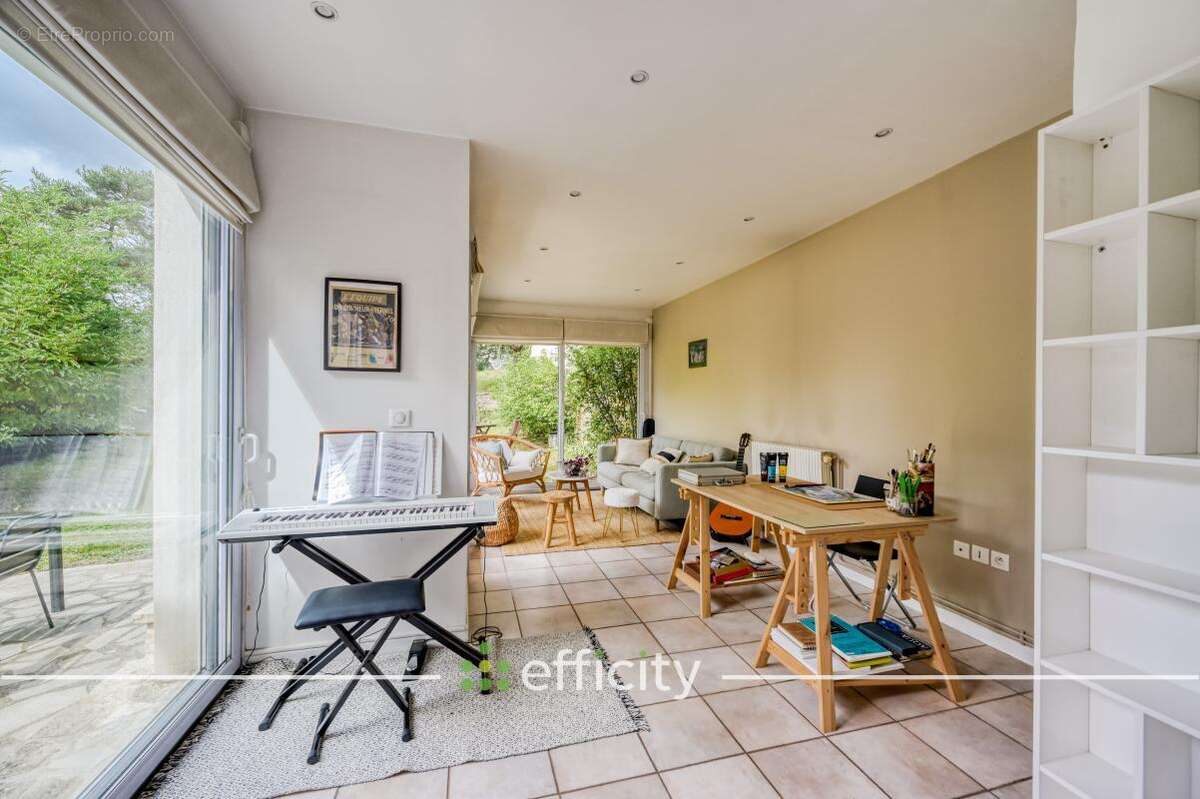 Maison à NEAUPHLE-LE-CHATEAU