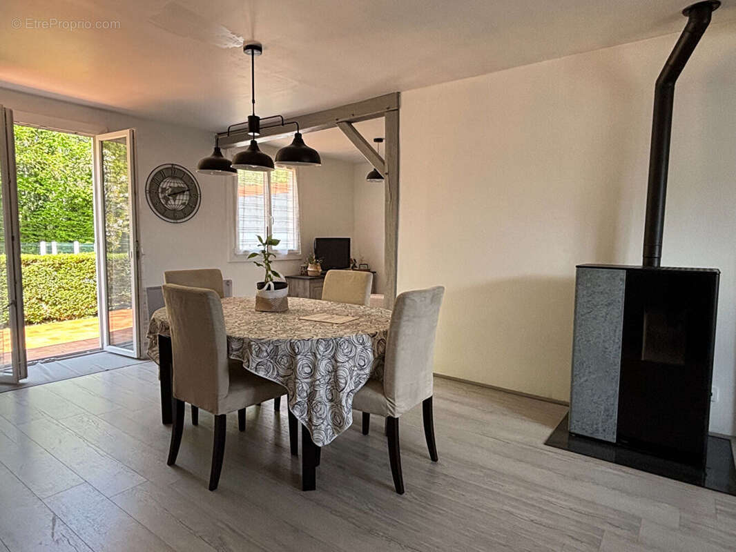 Maison à VILLENEUVE-LES-SABLONS