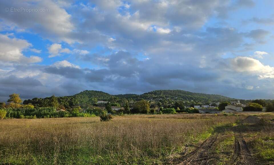 Terrain 266 m² à Villelaure  - photo 2