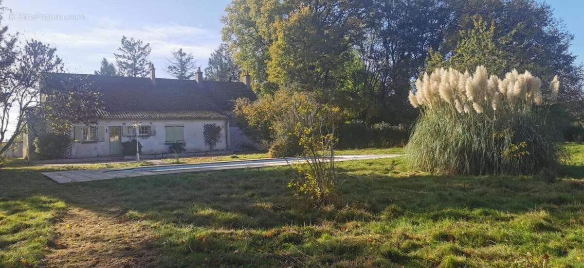 Maison à SAINT-GEORGES-DE-LA-COUEE