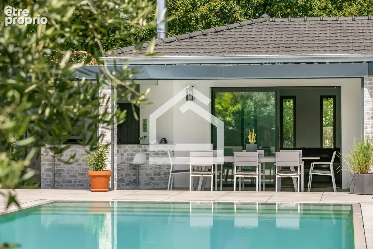 Saint Aubin de Médoc - Villa d'exception de 230 m2 avec dépendance de 30 m2, piscine et garage - photo 17