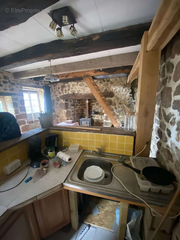 Maison à LA ROCHE-CANILLAC