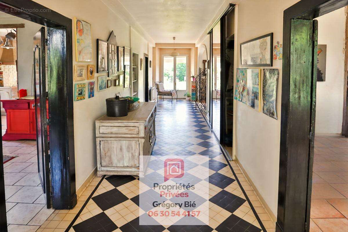Maison de maître 7 pièce(s) 241 m2 - photo 3