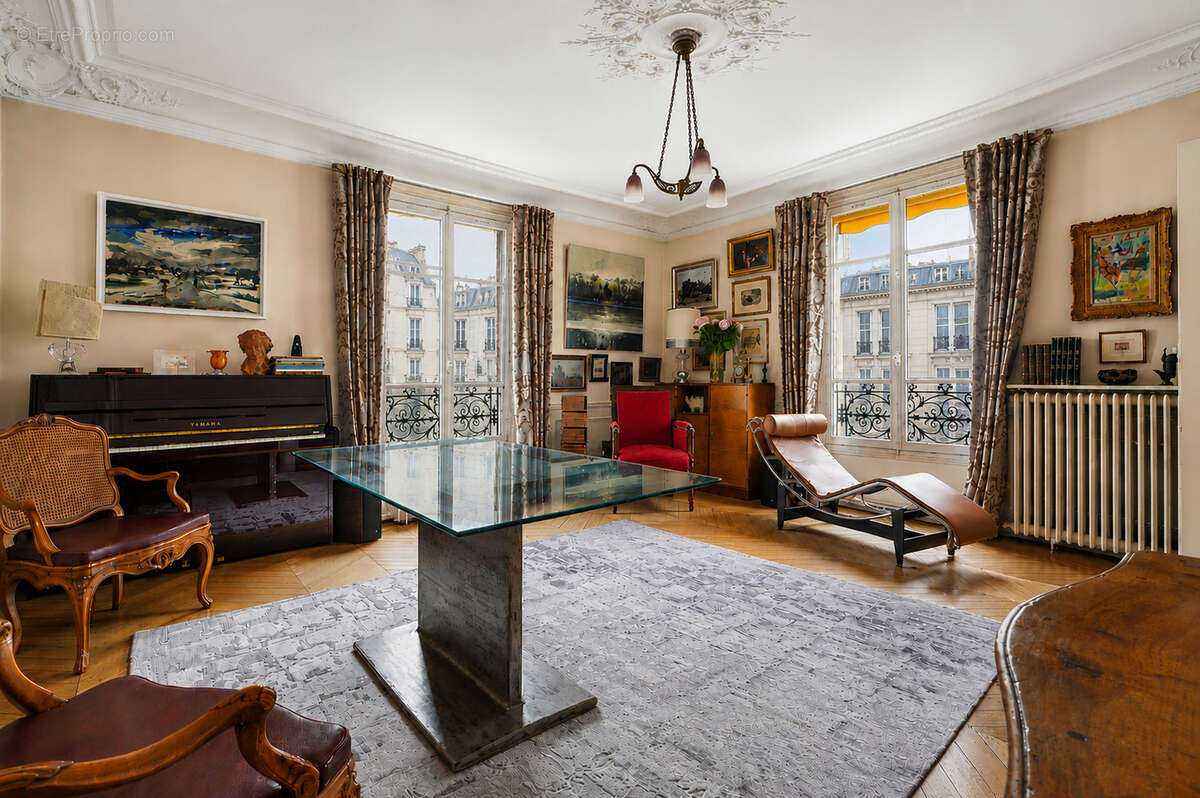 Appartement à PARIS-17E
