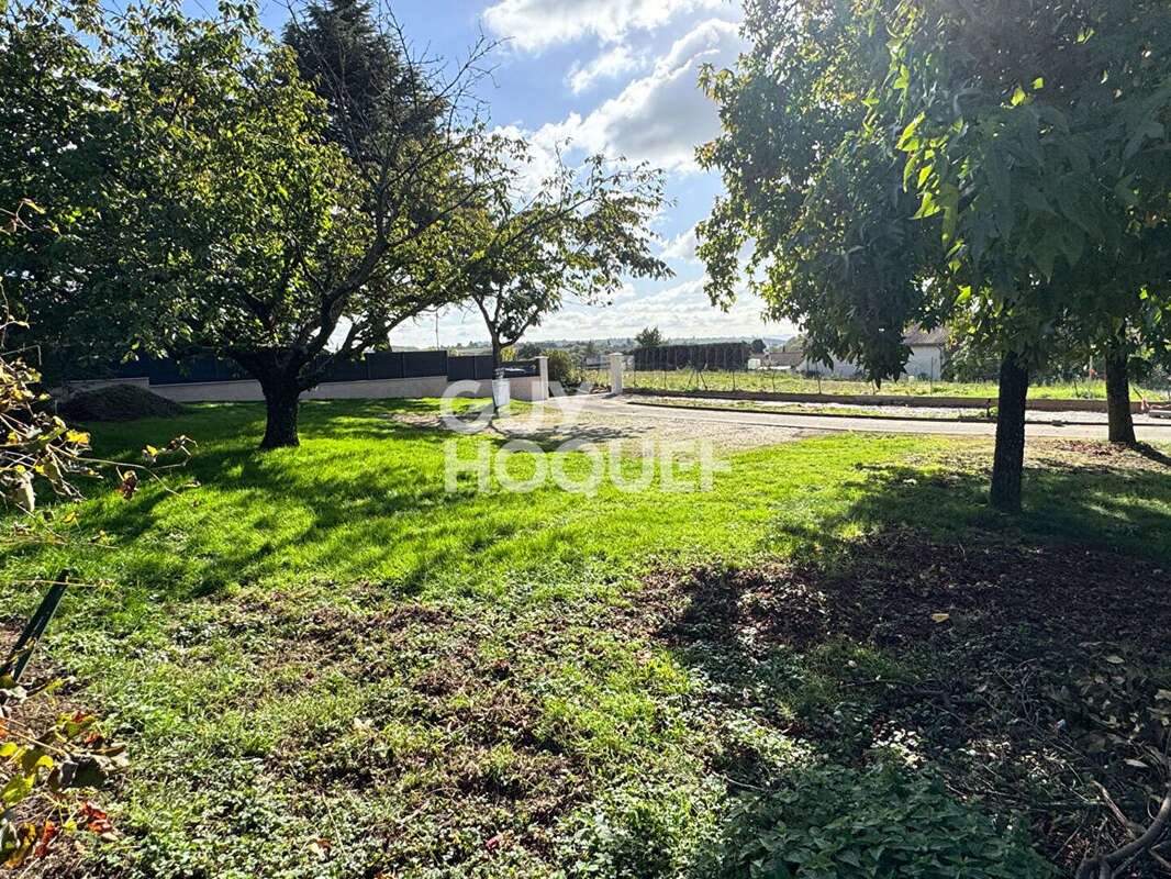 Terrain à CHUZELLES