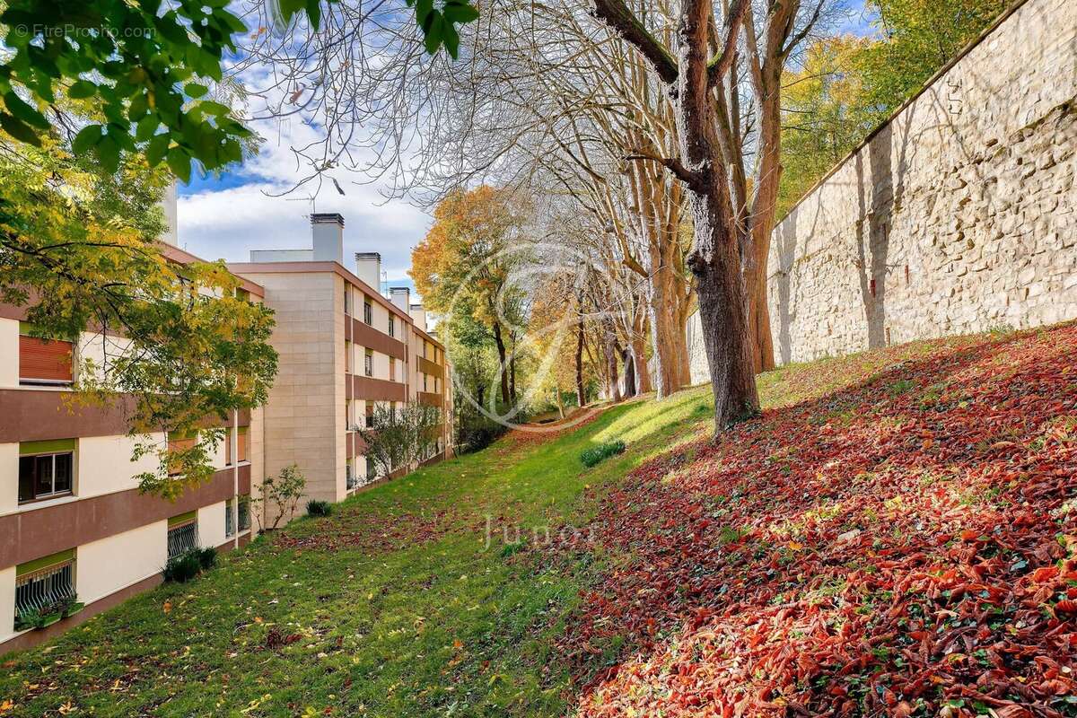 Appartement à LE MESNIL-LE-ROI