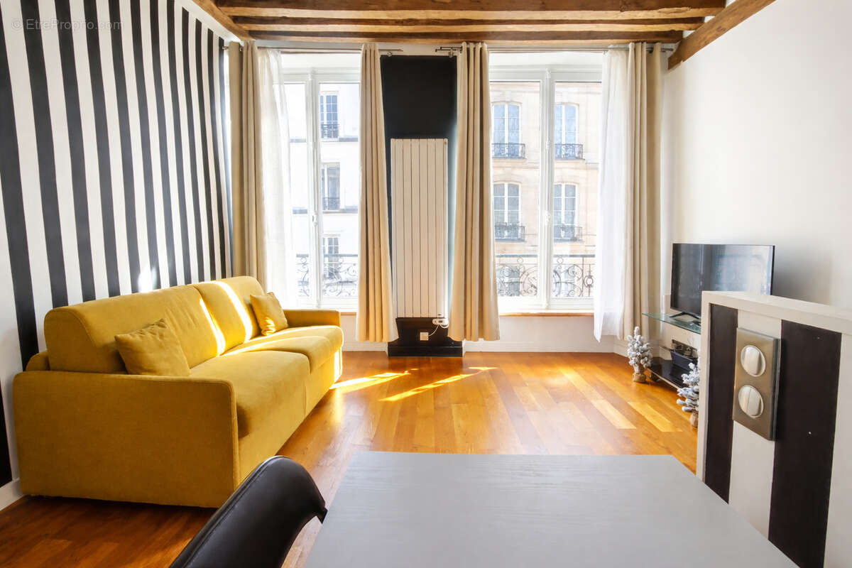 Appartement à PARIS-1E