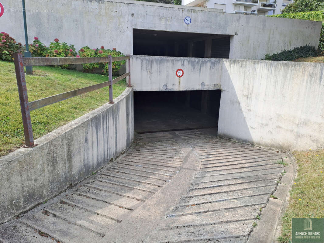 Parking à VILLE-D'AVRAY